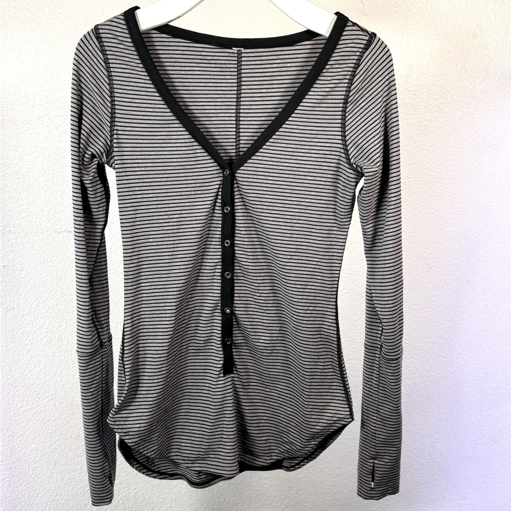 Sexy Lululemon button down super soft sz4